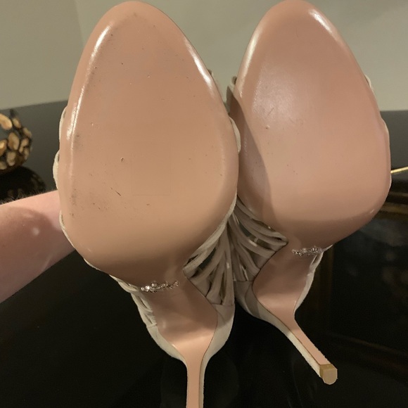 ⭕️ SOLD ⭕️ Prada cream heels - Picture 8 of 8